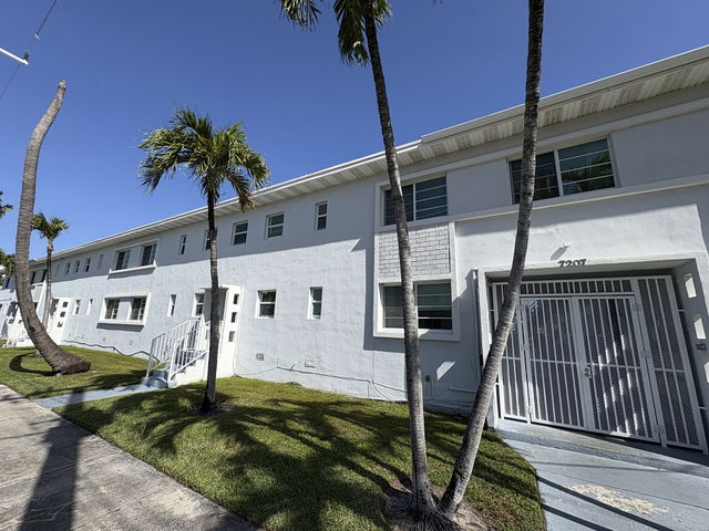 Island Point South Condo photo 2